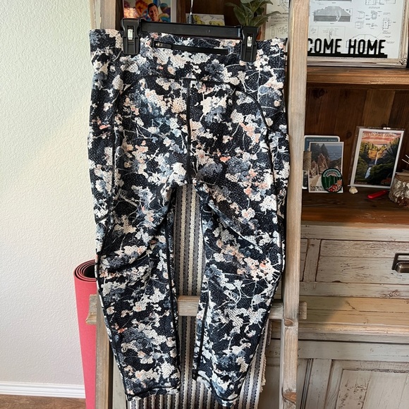 Lululemon women’s speed up crop size 8 - Picture 5 of 10